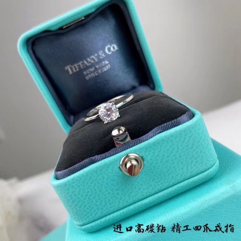 Tiffany TIFFANY new four claw diamond ring   high carbon diamonds   classic has never been surpassed, unique eye-catching brilliance, super   color inlaid with imported diamonds Code No. 5678