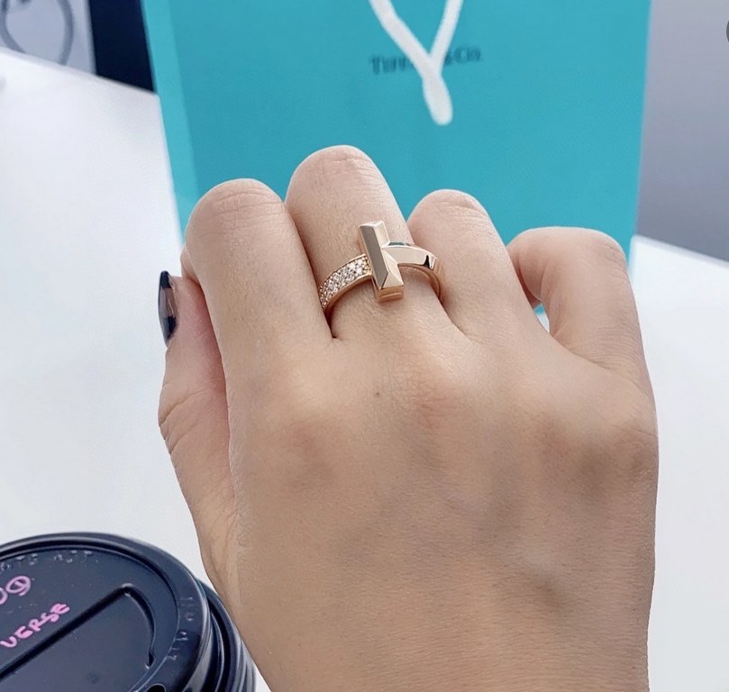 Tiffany tiff T1 Series Newest Single T Half Diamond Ring Exclusive High-end Customization Yang Mi Goddess Same Model The design highlights the exquisite elegance, low-key bloom confidence Very delicate and eye-catching. 