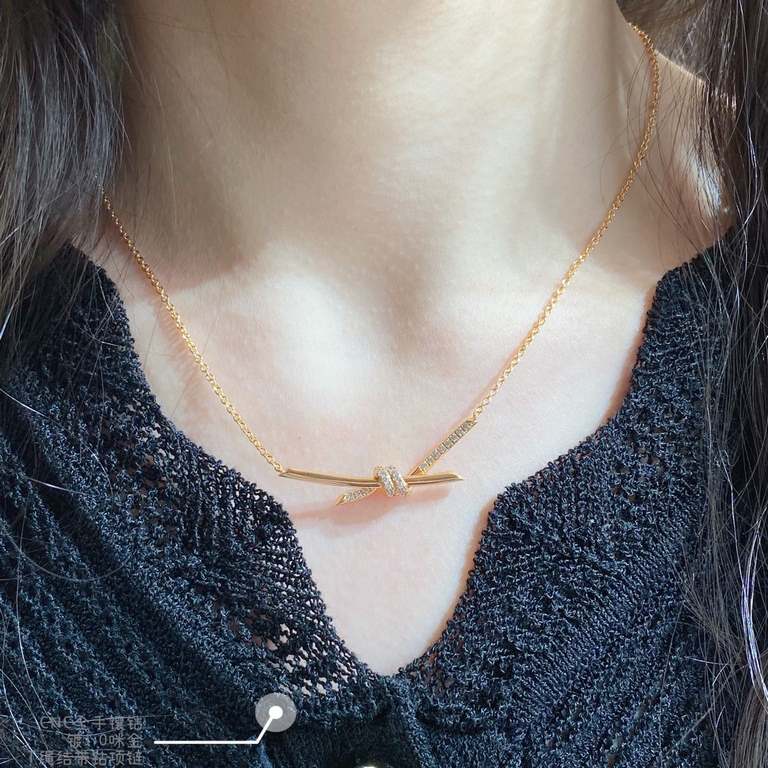 V gold material . ZP open version, Tiffany CNC hand set diamond T rope knot necklace   The intertwined ends are a powerful symbol of emotional connection. Elegant temperament models, cost-effective super high The highest