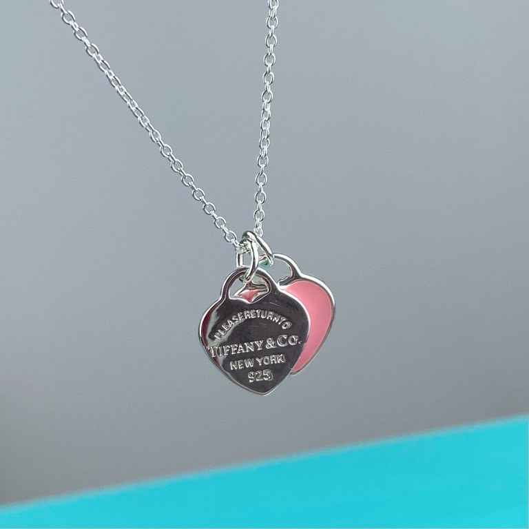 92 5 Tiffany Tiffany Entry Level Pink Double Heart Enamel Necklace Very small collarbone chain Suitable for petite girls Love hearts represent love Very suitable for gift giving This is superbly and exquisitely made Each