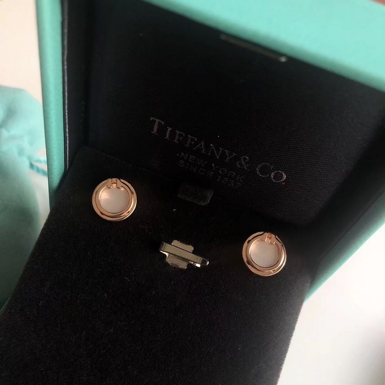 Tiffany Tiffany 2019 new listing T series white mother-of-pearl double T button earrings daily versatile single selected Germany imported s925 sterling silver material plating thick gold domestic not yet listed paragraph