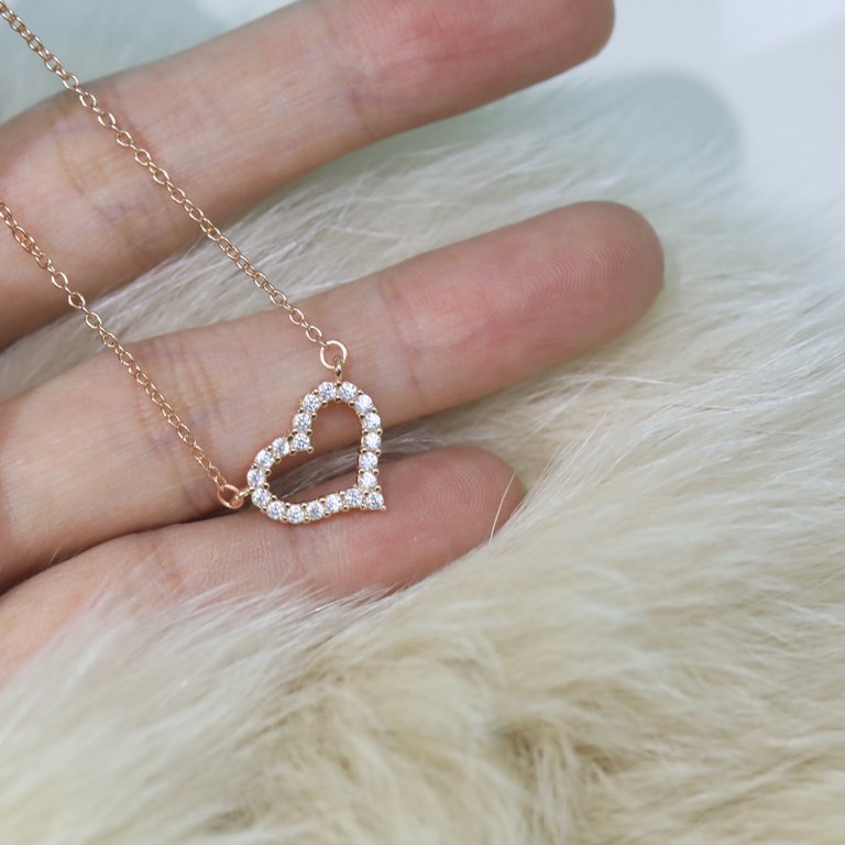 Tiffany Tiffany mini heart necklace   version in S925 sterling silver with original logo plated in 18k  .