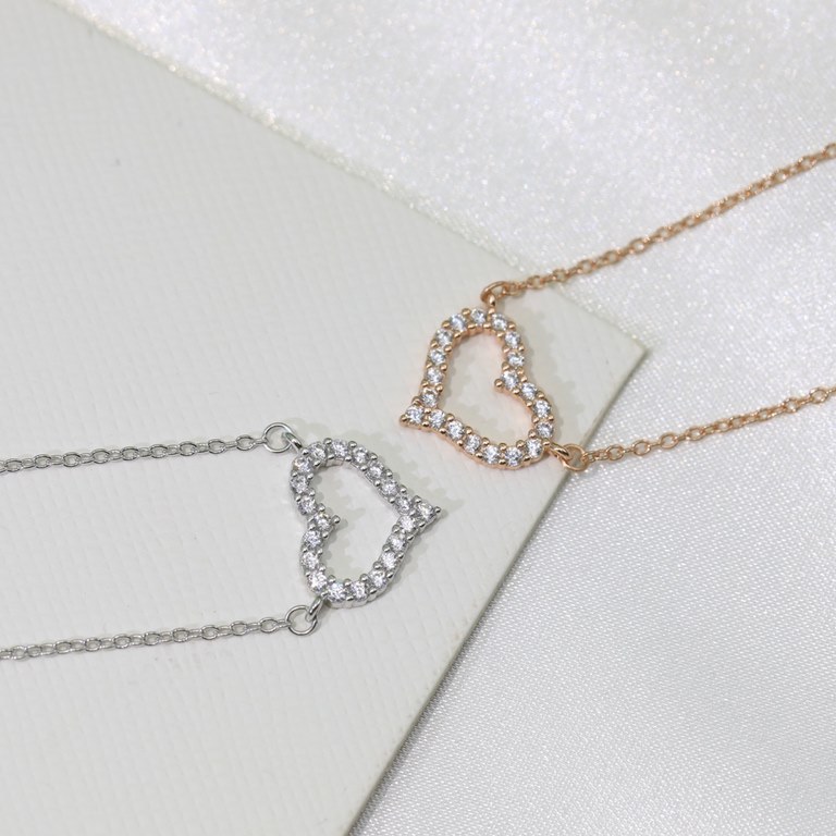 Tiffany Tiffany mini heart necklace   version in S925 sterling silver with original logo plated in 18k  .