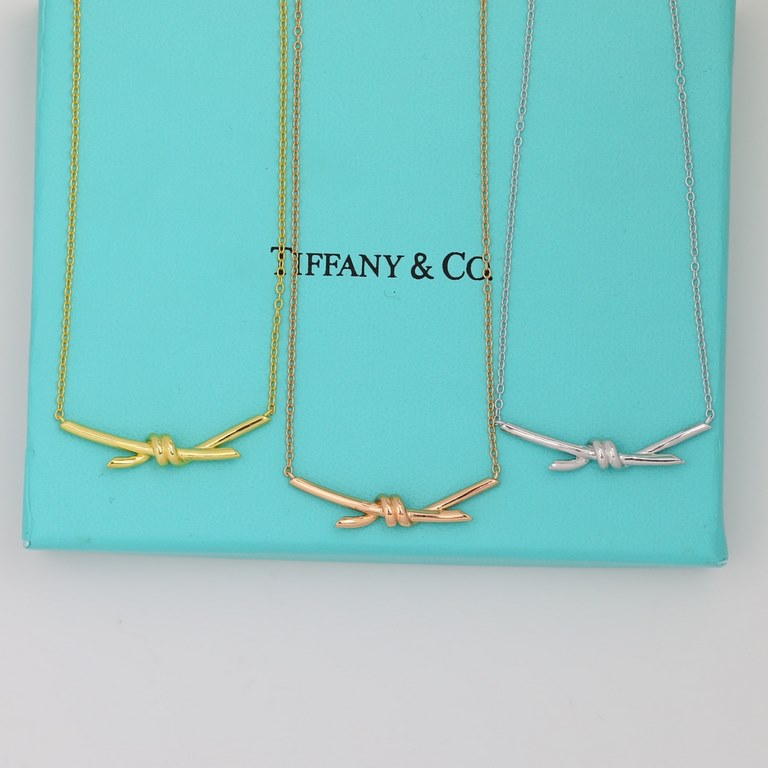 The new Tiffany knot necklace polished paragraph body S925 sterling silver with the original logo   the beauty of the breathtaking summer this year the hottest new models chain length 45cm adjustable Tiffany necklaces   