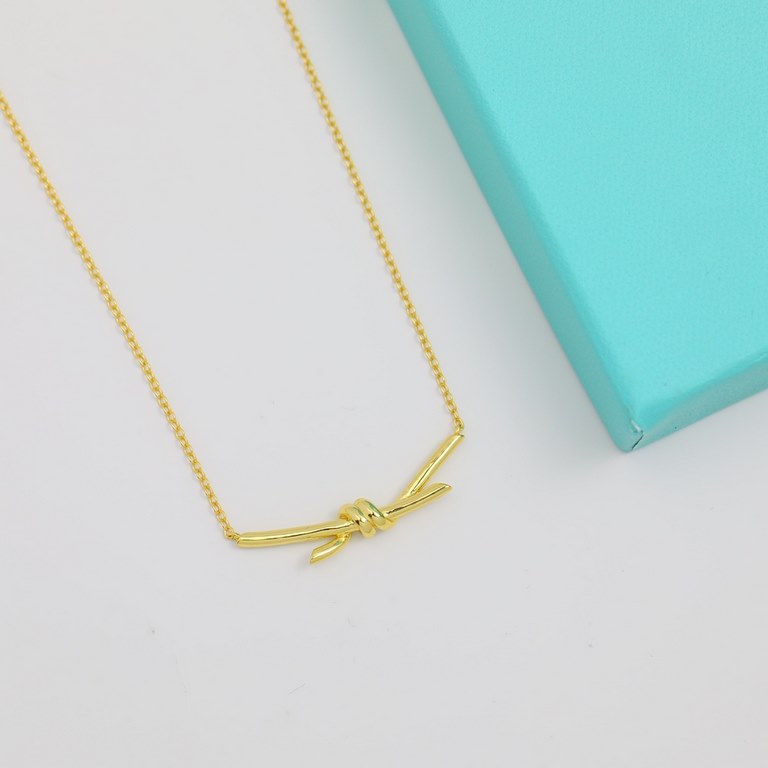 The new Tiffany knot necklace polished paragraph body S925 sterling silver with the original logo   the beauty of the breathtaking summer this year the hottest new models chain length 45cm adjustable Tiffany necklaces   