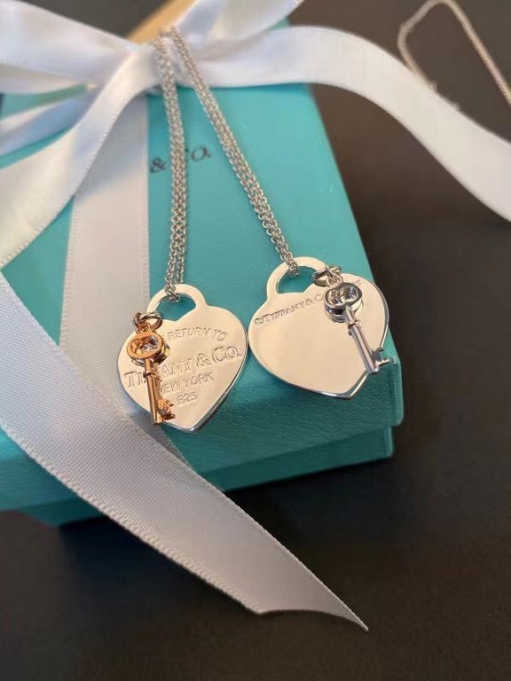 Tiffany Tiffany Love Plaque Key Necklace Heart Pendant Gift The best gift Big brand with the same model   Unique simple design Minimalist style Non-allergic and non-fading     Goddess go up   Original double-tailed plaqu