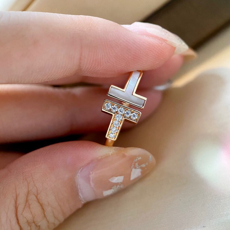 On behalf of the purchase level Tiff Tiffany new listing Two T series white shell asymmetric opening double t diamond ring Selected original consistent imported s925 sterling silver material plating 18k gold rose gold ya