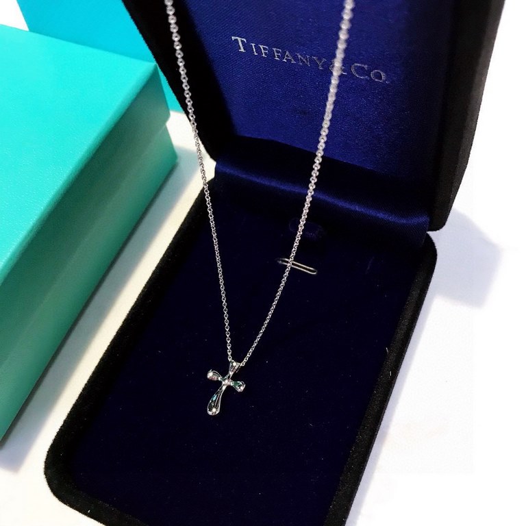 Seiko version of the Tiffany mini cross necklace    All kinds of tide people Netroots fashion Hundreds of matching Goddess   S925 Sterling Silver Tiff big brands with the same models   unique simple design simple style  