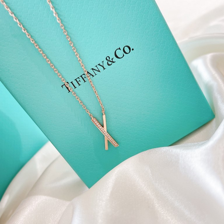 AA836   Exclusive debut Haute Couture Fire open 2021  models Tiffany Cross Half Diamond Necklace Atmospheric and simple design highlights the exquisite elegance, low-key bloom confidence very delicate and eye-catching. O