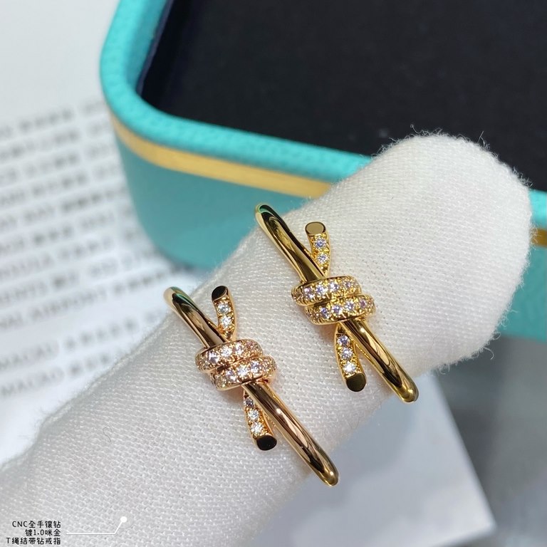 V gold material . ZP open version, Tiffany CNC hand with diamonds T rope knot ring   code 5678   The intertwined ends are a powerful symbol of emotional connection, elegant temperament models, cost-effective Super high T