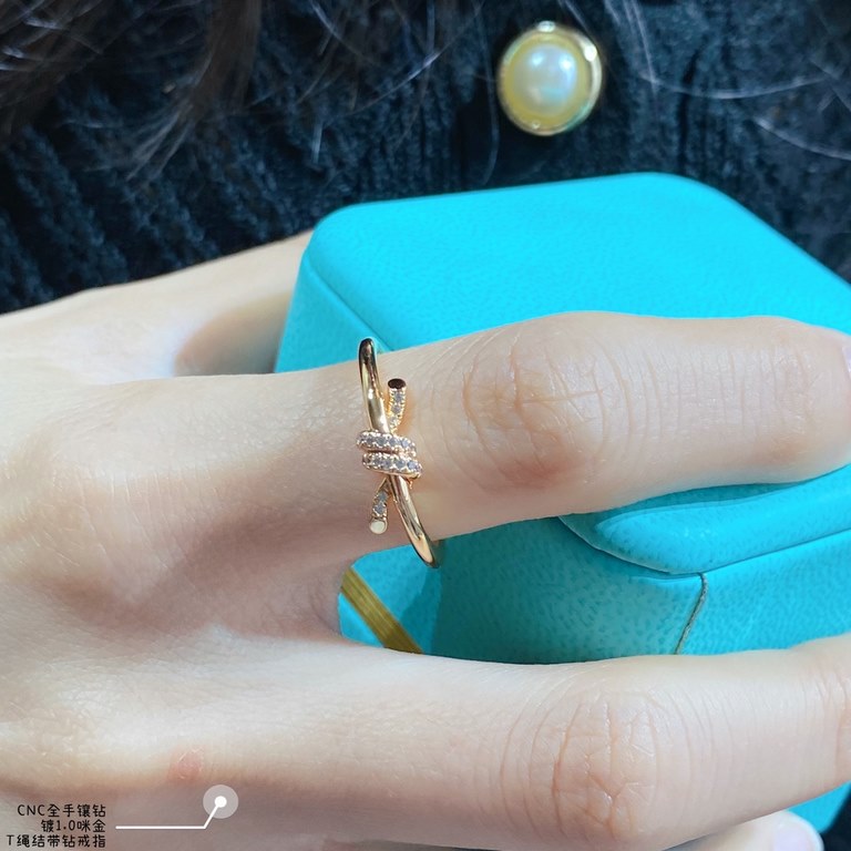 V gold material . ZP open version, Tiffany CNC hand with diamonds T rope knot ring   code 5678   The intertwined ends are a powerful symbol of emotional connection, elegant temperament models, cost-effective Super high T