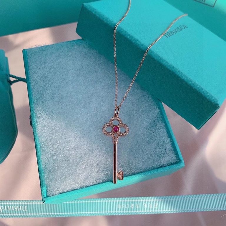 Tiff Tiffany Limited Edition Crown Key Necklace High-end custom 925 sterling silver to create Continuing the usual extreme craftsmanship of Tiffany's master jewelers, this 520 global limited edition is set with a pink ge