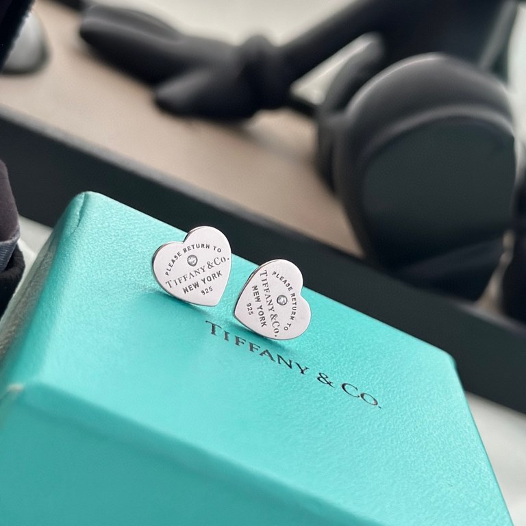 Tiffany Tiffany 22 Years New Classic Heart Solitaire Stud Earrings Exclusive one-to-one customization Symbolizing the civilization of classic elements Original ag925 sterling silver Guaranteed highest version on the mark