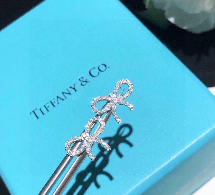 tiff Tiffany New Fan Bingbing the same full diamond butterfly   knot earrings matching suit Necklace This necklace is made with 5A high carbon diamond  S925 sterling silver to create a ring, the structure of the ring is 