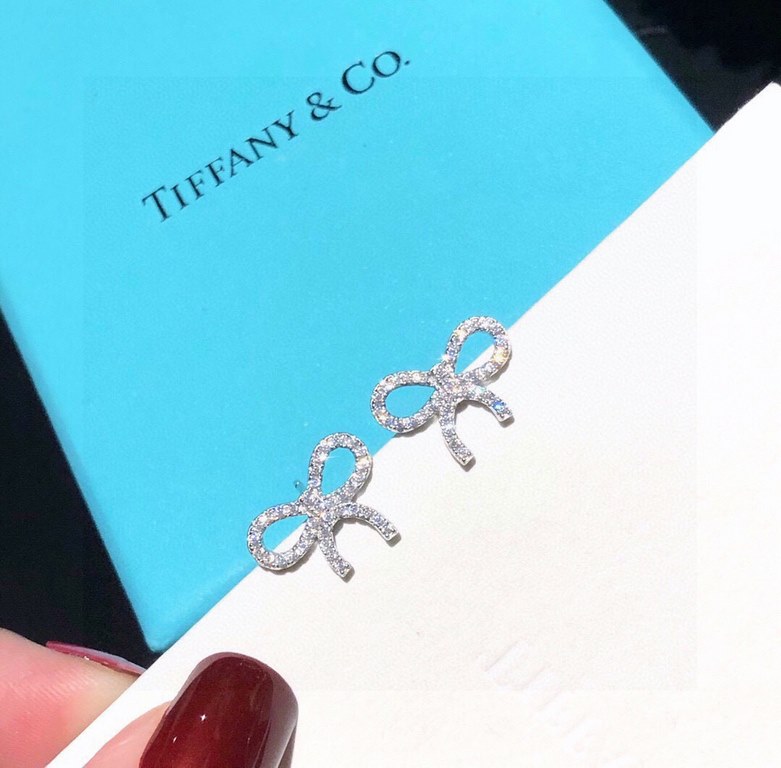 tiff Tiffany New Fan Bingbing the same full diamond butterfly   knot earrings matching suit Necklace This necklace is made with 5A high carbon diamond  S925 sterling silver to create a ring, the structure of the ring is 