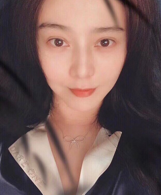 tiff Tiffany New Fan Bingbing the same full diamond butterfly   knot earrings matching suit Necklace This necklace is made with 5A high carbon diamond  S925 sterling silver to create a ring, the structure of the ring is 