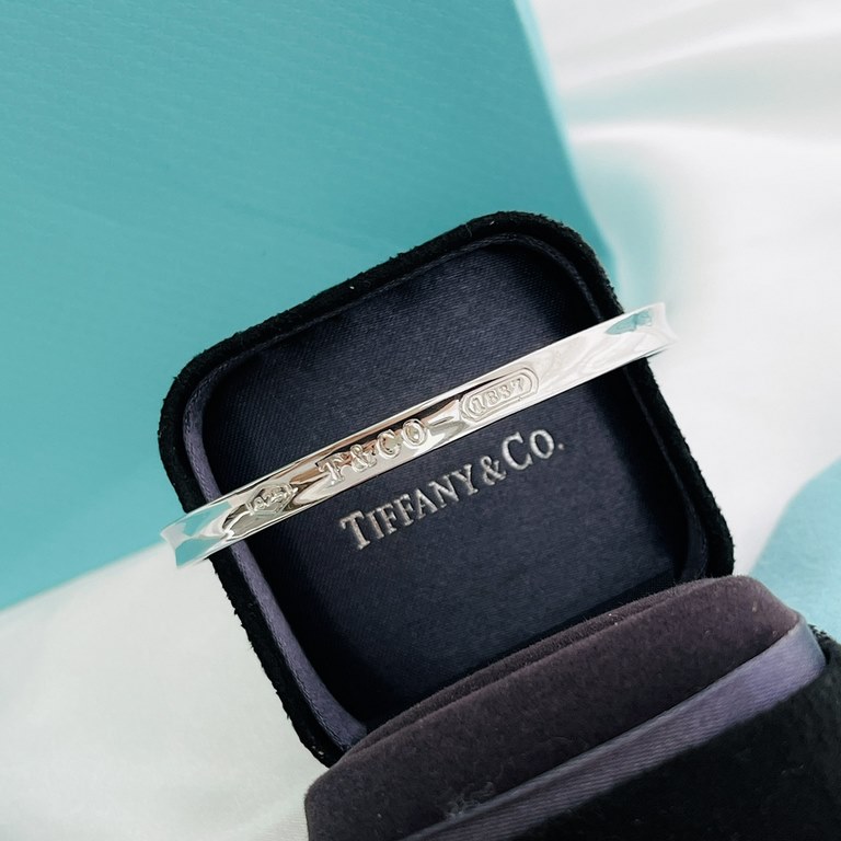 Tiffany Tiffany 1837 Collection Letters Open End Bracelet Classic Selected Original Uniform s925 Sterling Silver Plated 18k Platinum Colorfast and Non-Allergenic Heavy Craftsmanship Sterling Silver Bracelet