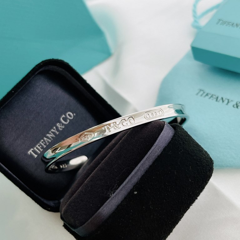 Tiffany Tiffany 1837 Collection Letters Open End Bracelet Classic Selected Original Uniform s925 Sterling Silver Plated 18k Platinum Colorfast and Non-Allergenic Heavy Craftsmanship Sterling Silver Bracelet