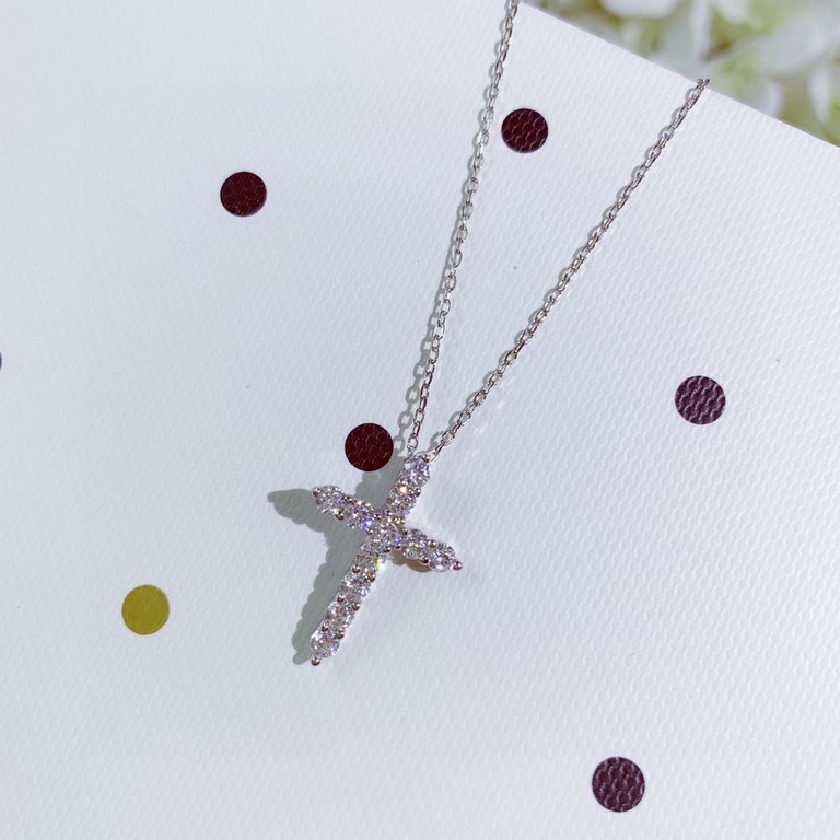 T Family Tiffany   Cross   Necklace  Using the highest version of imported high-carbon diamonds on the market  Brilliant color, brilliant as a star Like a beacon of light guiding people to optimism and hope  The sparkle 