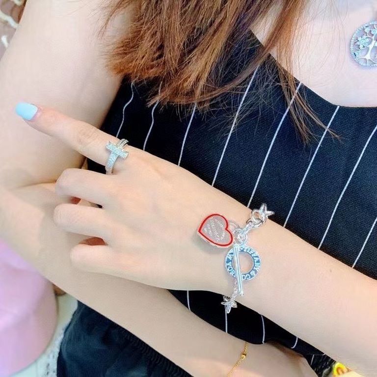 Tiff@ny Infinity Hong Kong authentic buy tiffany bracelet tiffany tiffany peach heart women's models With the authenticity of the same, this goods on the counter on the sale of 8700  more than baby, support the global in