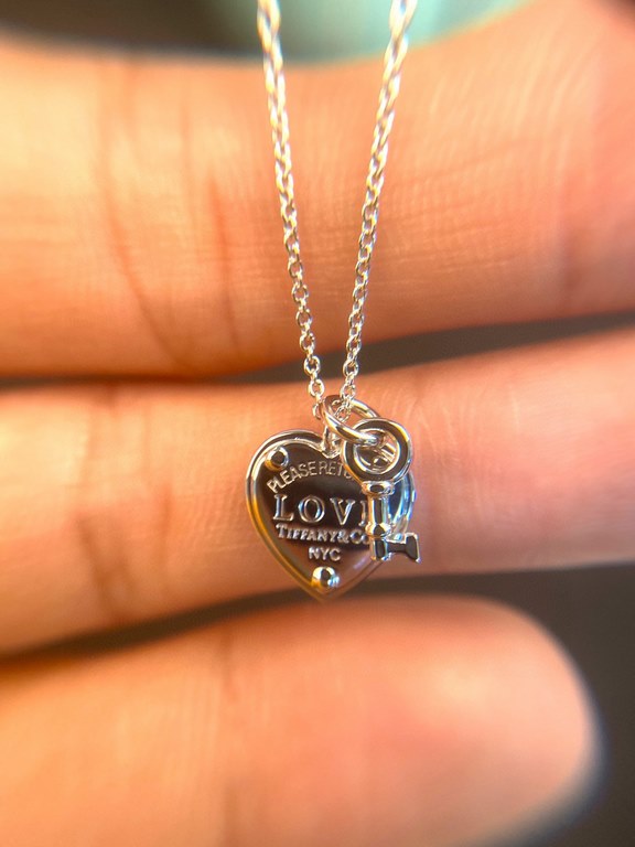 Physical effect   OEM version   Tiffany Tiffany T Two Collection Love heart small key  necklace Selected German imported s925 sterling silver material plated with thick gold Fine craftsmanship High-end customization  .