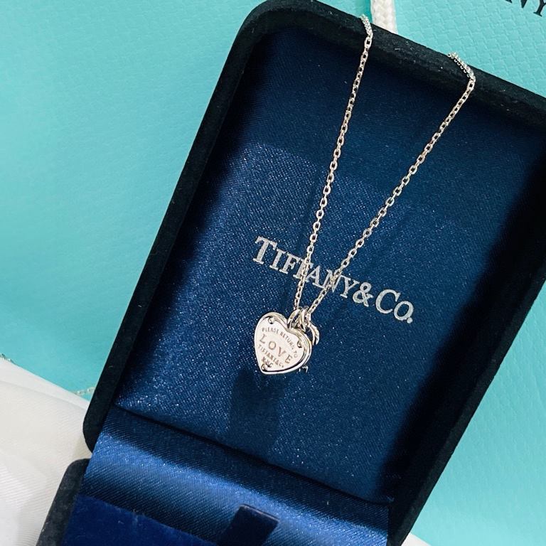 Thursday  TIFF Tiffany Open Your Heart Heart Plaque Key Love Necklace Inspired by the 1969 Please Return To Love collection, the unique unlocking design is extremely meaningful, simple and pure, and it is the perfect way