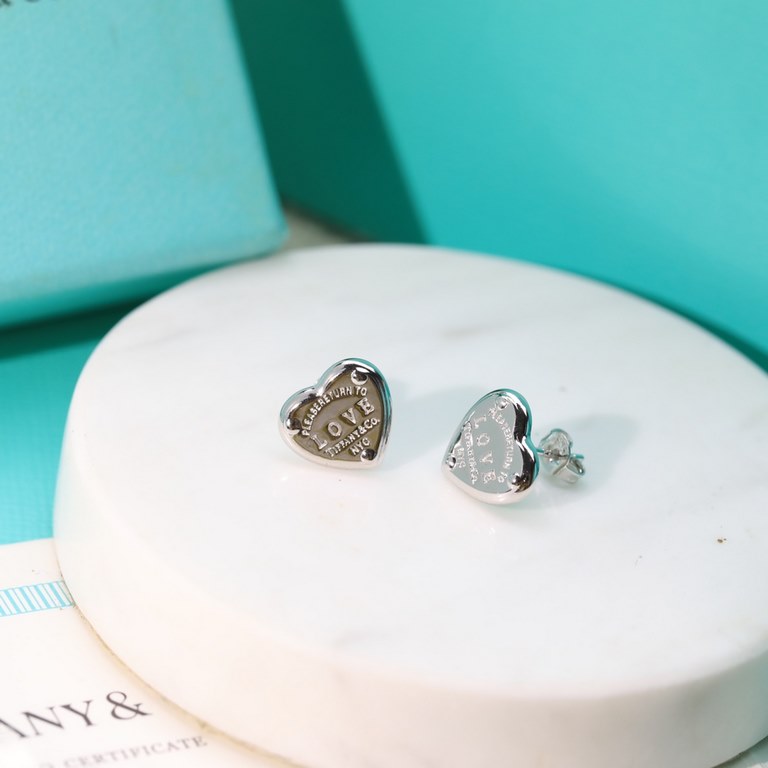 Tiffany Tiffany love heart stud earrings crafted in S925 sterling silver plated with 18k champagne color gold color white gold color. Airy and versatile  .