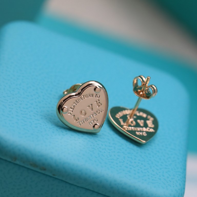 Tiffany Tiffany love heart stud earrings crafted in S925 sterling silver plated with 18k champagne color gold color white gold color. Airy and versatile  .