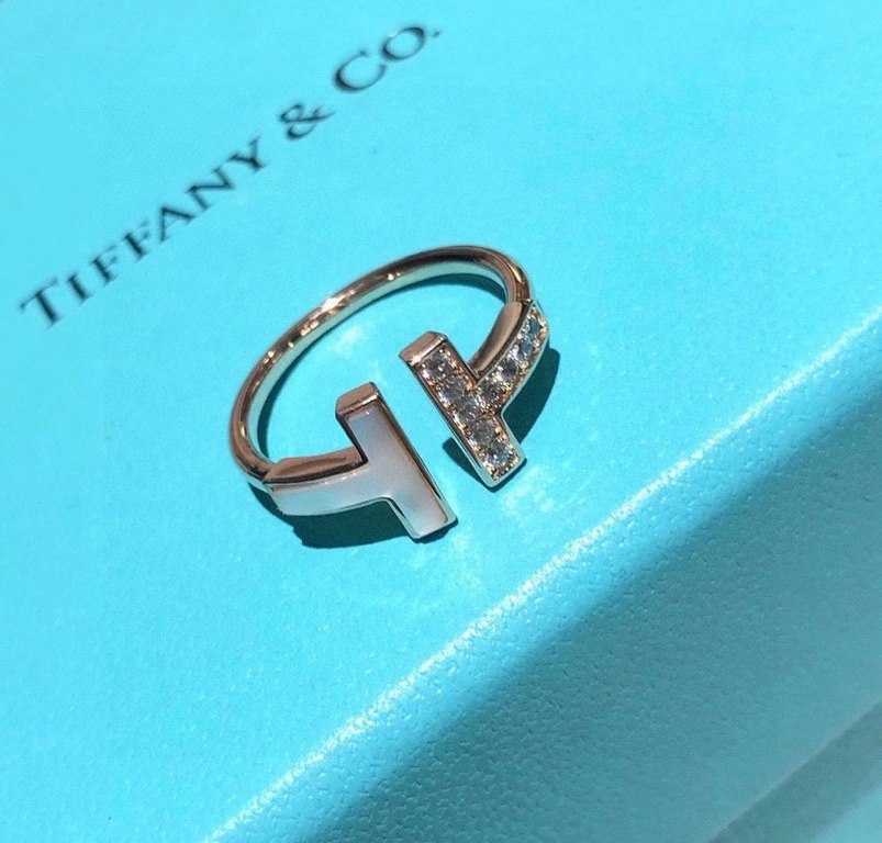 On behalf of the purchase level Tiff Tiffany new listing Two T series white shell asymmetric opening double t diamond ring selected original consistent imported s925 sterling silver material plating 18k gold explosion ou