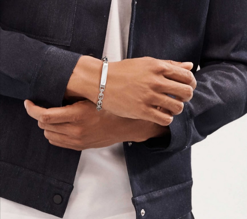 Crafted in sterling silver, this I.D. link bracelet features a bar design for engraving and a utilitarian twist on classic American design.The Tiffany 1837 Makers Collection bears a maker's mark inspired by the famed Tif