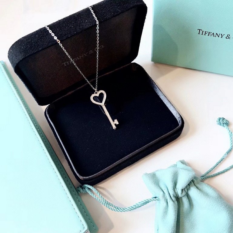 Tiffany Tiffany Keys Collection Heart Key Necklace Ultra fine craftsmanship Original one-to-one customization Made of imported s925 sterling silver with thick gold plating No fading and no allergy Precision crafted the h