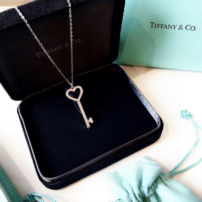 Tiffany Tiffany Keys Collection Heart Key Necklace Ultra fine craftsmanship Original one-to-one customization Made of imported s925 sterling silver with thick gold plating No fading and no allergy Precision crafted the h