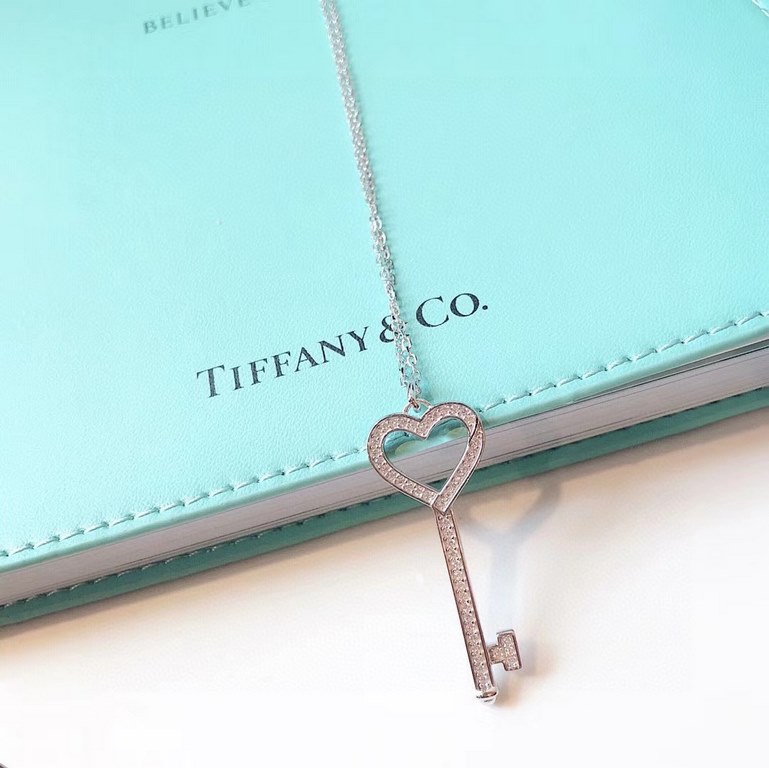 Tiffany Tiffany Keys Collection Heart Key Necklace Ultra fine craftsmanship Original one-to-one customization Made of imported s925 sterling silver with thick gold plating No fading and no allergy Precision crafted the h