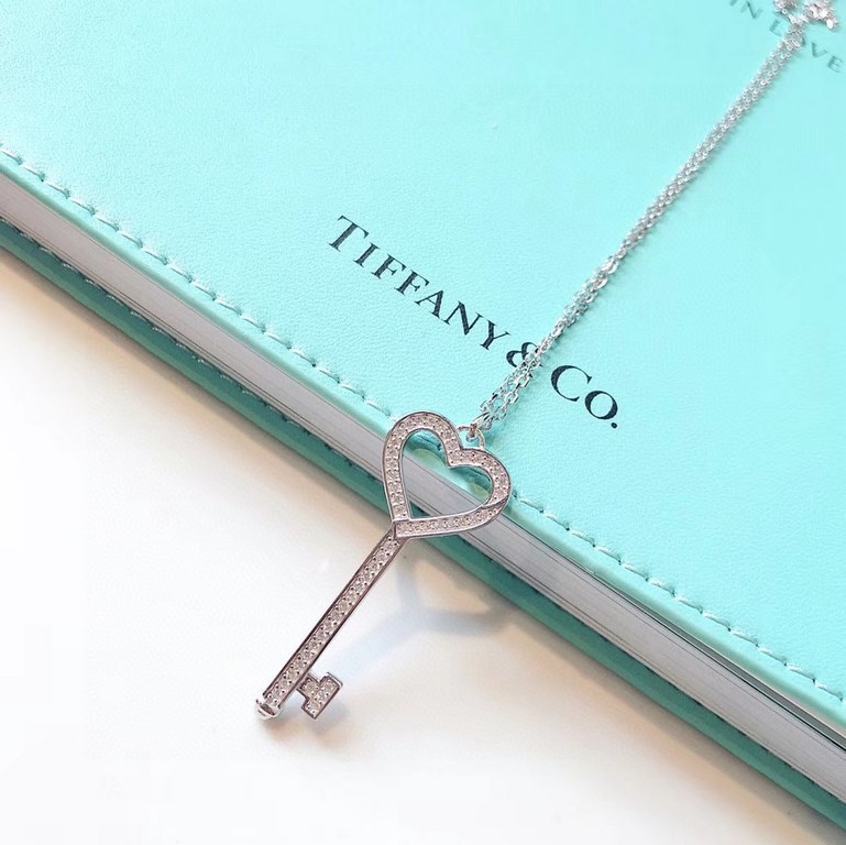 Tiffany Tiffany Keys Collection Heart Key Necklace Ultra fine craftsmanship Original one-to-one customization Made of imported s925 sterling silver with thick gold plating No fading and no allergy Precision crafted the h