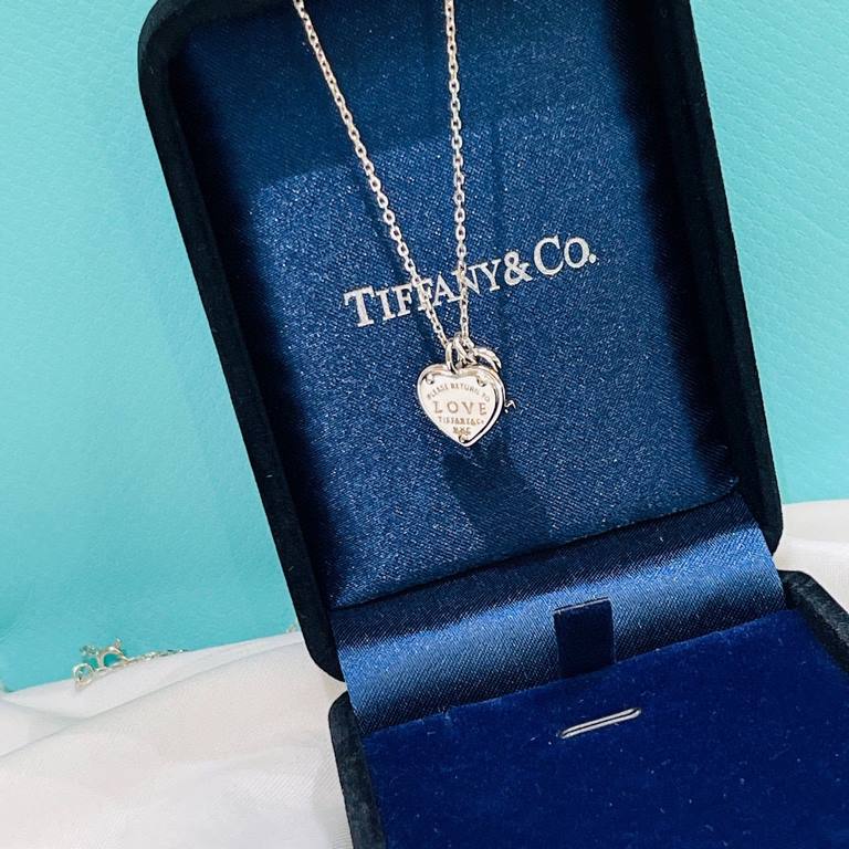 Thursday  TIFF Tiffany Open Your Heart Heart Plaque Key Love Necklace Inspired by the 1969 Please Return To Love collection, the unique unlocking design is extremely meaningful, simple, and pure, and it is the perfect wa