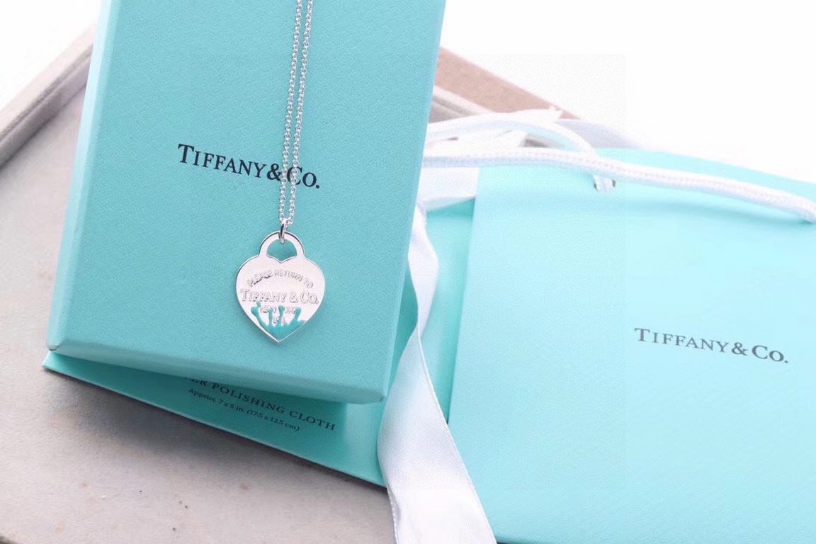 Tiffany Heart  Tiffany Tiffany Peach Heart Pressed Oil Green Necklace The original 11 revamp, TF new wordmark, exactly the same as the original, the details of the actual shot. Couples  girlfriends traveling out of the h