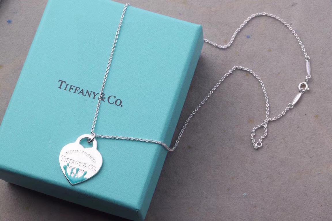 Tiffany Heart  Tiffany Tiffany Peach Heart Pressed Oil Green Necklace The original 11 revamp, TF new wordmark, exactly the same as the original, the details of the actual shot. Couples  girlfriends traveling out of the h