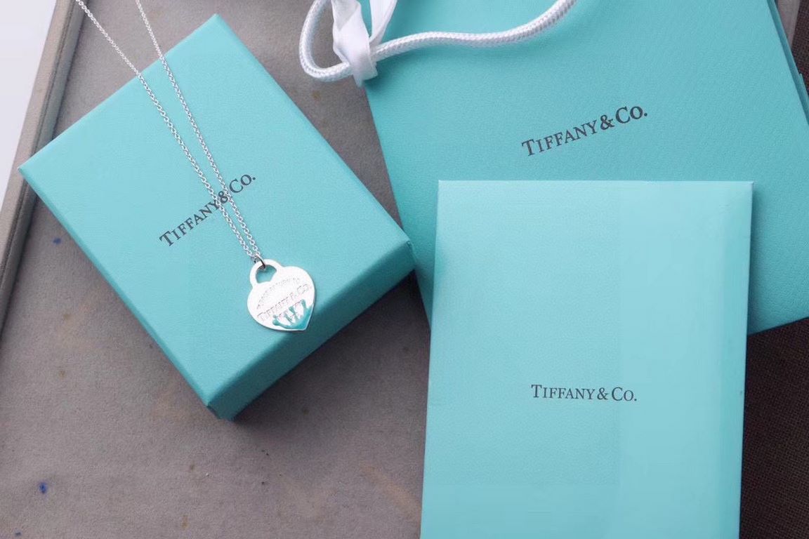 Tiffany Heart  Tiffany Tiffany Peach Heart Pressed Oil Green Necklace The original 11 revamp, TF new wordmark, exactly the same as the original, the details of the actual shot. Couples  girlfriends traveling out of the h