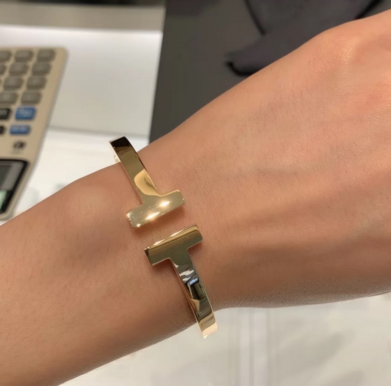 Tiffany Tiffany Summer New Polished Double T Open Bracelet Chunky Selected imported sub-gold material plated with thick gold, ultra-fine workmanship, the highest version on the market, in three colors