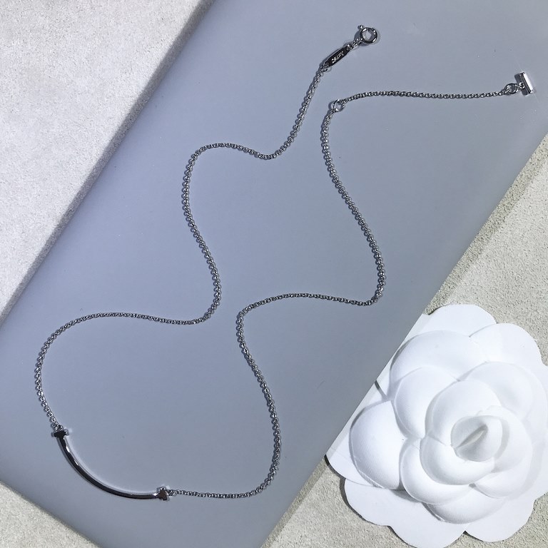 T home medium version smile necklace   light gold version k whiteThe whole piece, including the tail hanging small T are CNC lathe carved molding, the main piece of the overall super three-dimensional lines straight and 