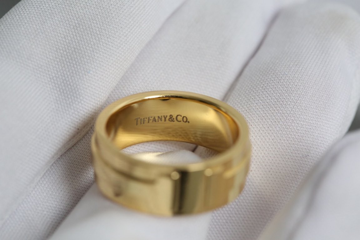 t family wide version of the logo classic ring  Very small and cute, versatile and fashionable combined with each other really especially colorful Oh!Rose gold   gold