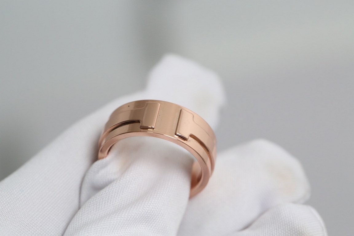 t family wide version of the logo classic ring  Very small and cute, versatile and fashionable combined with each other really especially colorful Oh!Rose gold   gold