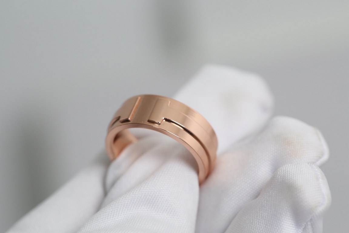 t family wide version of the logo classic ring  Very small and cute, versatile and fashionable combined with each other really especially colorful Oh!Rose gold   gold