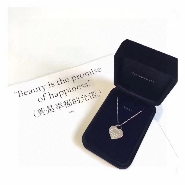 2022 New Tiffany Tiffany Love Plaque Necklace Heart Pendant Gift Best Gift Big Brand Same Style  Unique Simple Design Minimalist Style No Allergies No Fading    Goddess Walk Up