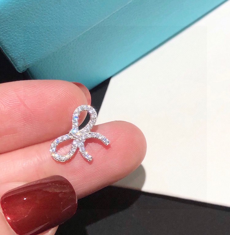 tiff Tiffany New Fan Bingbing the same full diamond butterfly   knot earrings matching suit Necklace This necklace is made with 5A high carbon diamond  S925 sterling silver to create a ring, the structure of the ring is 