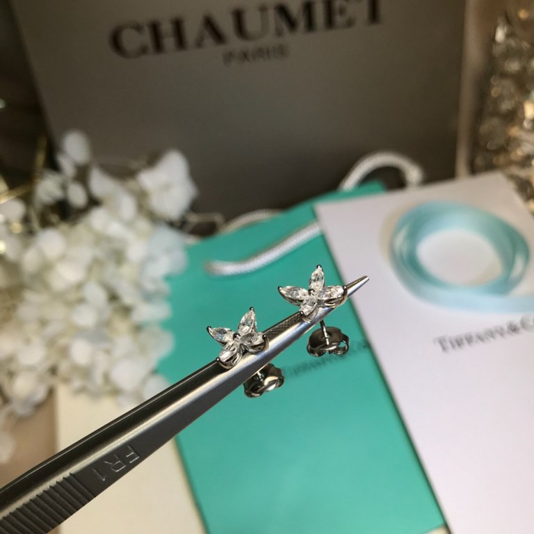 9 2  5  Tiffany Delicate Horse's Eye Stud Earrings Tiffany Fleur de Lis collection's design is gentle and soft, highlighting the delicate elegance and understated bloom confidence Very delicate and eye-catching. Original