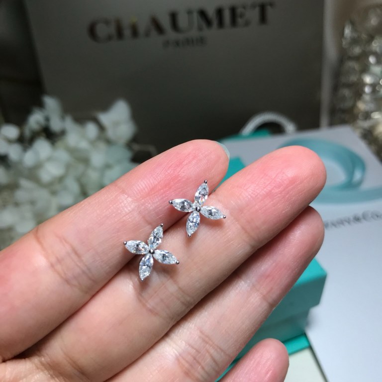 9 2  5  Tiffany Delicate Horse's Eye Stud Earrings Tiffany Fleur de Lis collection's design is gentle and soft, highlighting the delicate elegance and understated bloom confidence Very delicate and eye-catching. Original