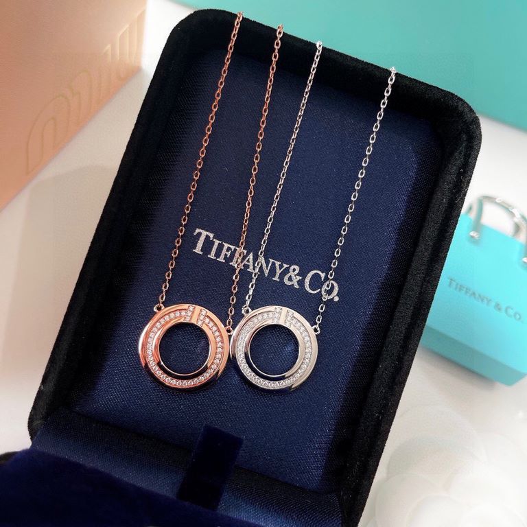 [Buy level] Tiffany Tiffany New listing! T two series Circle full of diamonds Double T necklace Selected original consistent imported s925 sterling silver material plating 18k rose gold using high carbon diamonds set by 