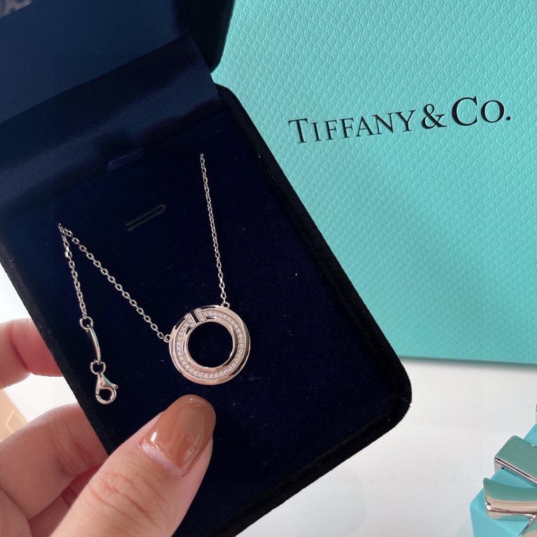 [Buy level] Tiffany Tiffany New listing! T two series Circle full of diamonds Double T necklace Selected original consistent imported s925 sterling silver material plating 18k rose gold using high carbon diamonds set by 