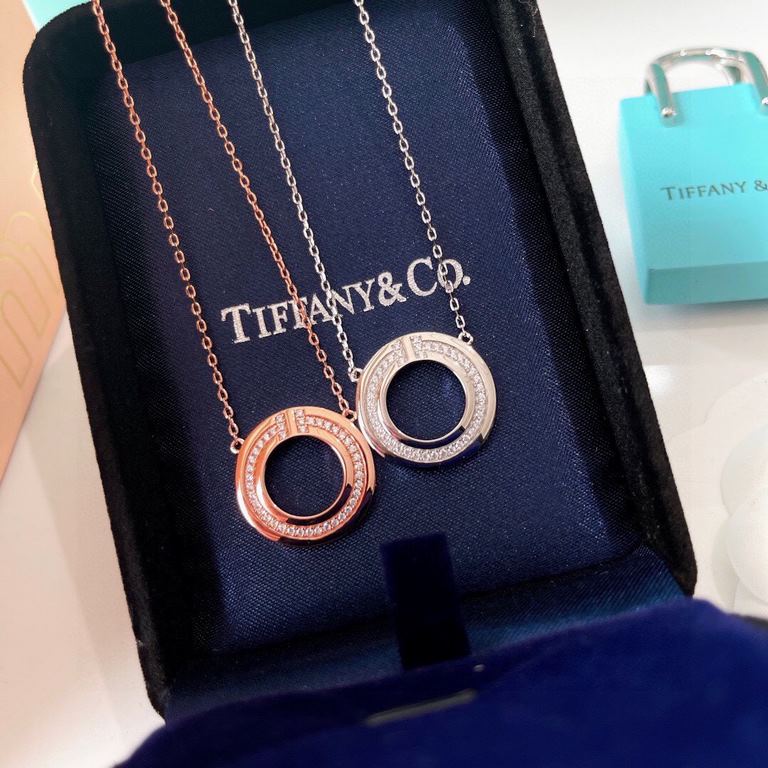 [Buy level] Tiffany Tiffany New listing! T two series Circle full of diamonds Double T necklace Selected original consistent imported s925 sterling silver material plating 18k rose gold using high carbon diamonds set by 